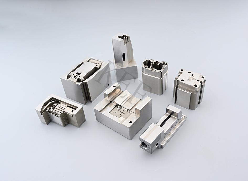 Plastic mold parts